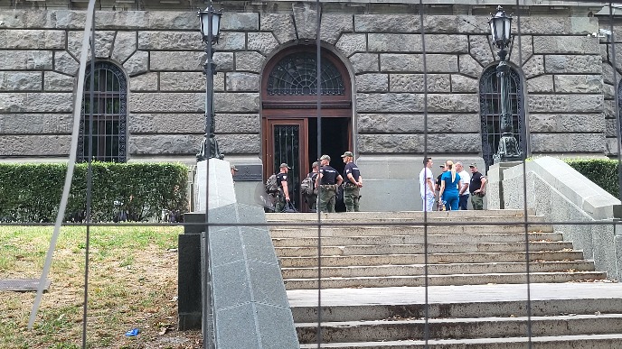 Policija kod Skupštine